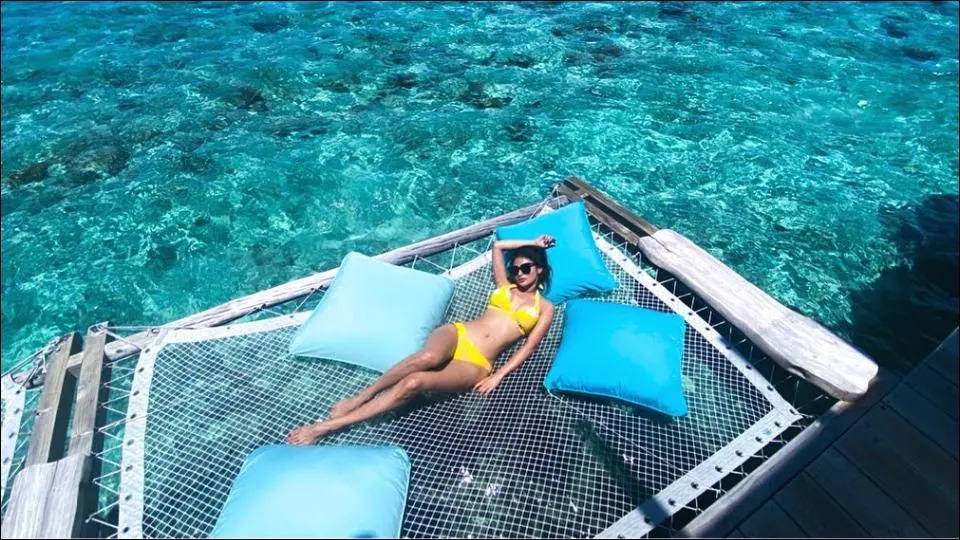Dàn người đẹp Ấn Độ khoe đường cong tại thiên đường biển Maldives - 8 Dàn người đẹp Ấn Độ khoe đường cong tại thiên đường biển Maldives - 8