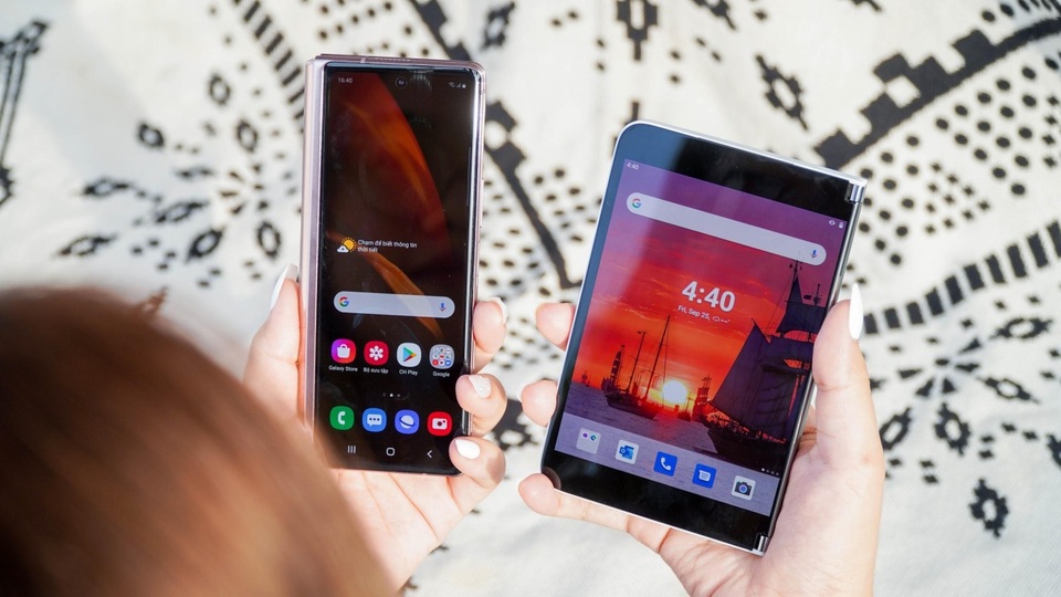 Galaxy Z Fold2 đối đầu Surface Duo: smartphone màn hình gập nào tốt hơn? - 2 Galaxy Z Fold2 đối đầu Surface Duo: smartphone màn hình gập nào tốt hơn? - 2