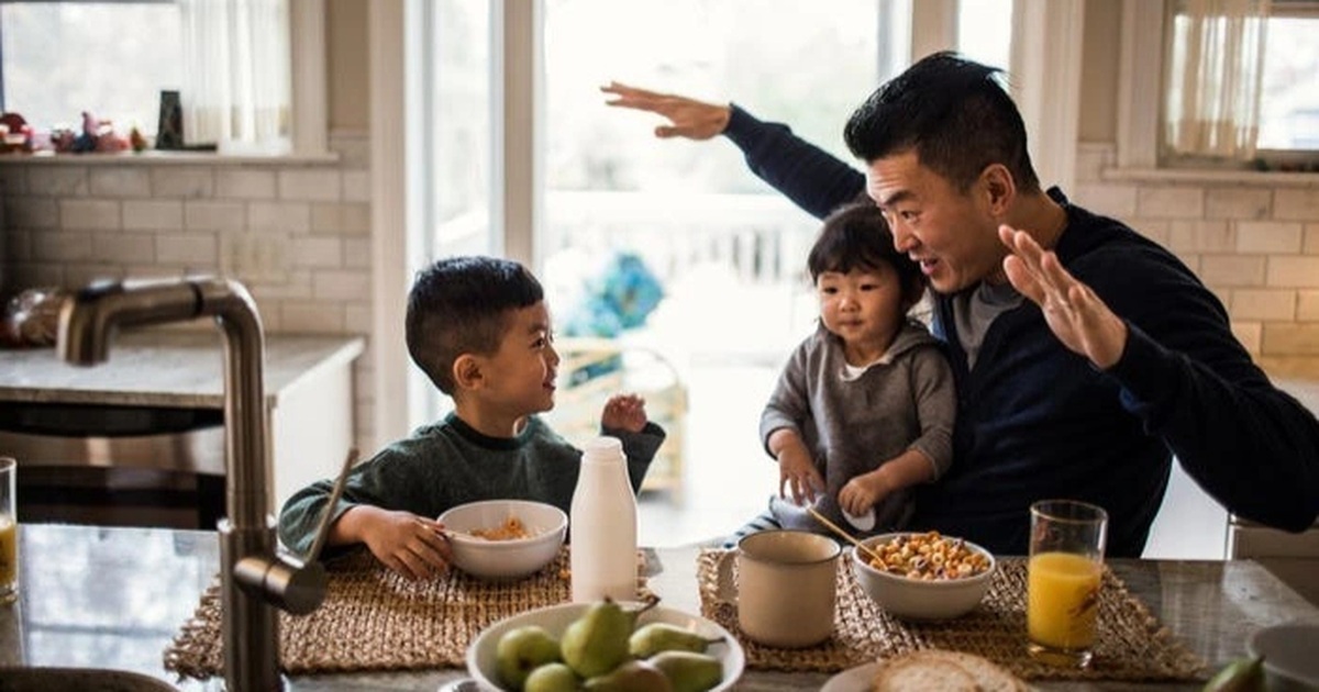 Tranh luận cách cha mẹ nuôi con kiểu "chim làm tổ" sau khi ly hôn