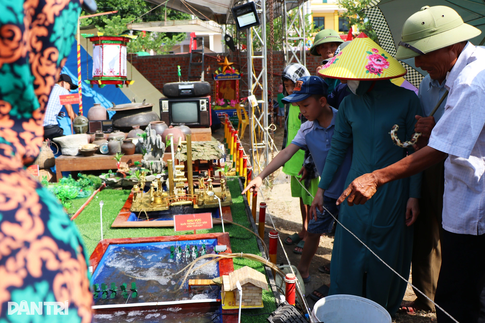 Admire os produtos das aldeias artesanais que competem no festival realizado a cada 5 anos - 8 Ngắm sản phẩm làng nghề thi tài tại hội trại 5 năm tổ chức một lần - 8