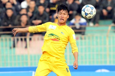 Tiền đạo Việt kiều Mạc Hồng Quân khoác áo An Giang