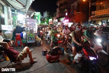 "Đặc sản" ùn tắc trở lại sau một tháng TPHCM được nới lỏng giãn cách