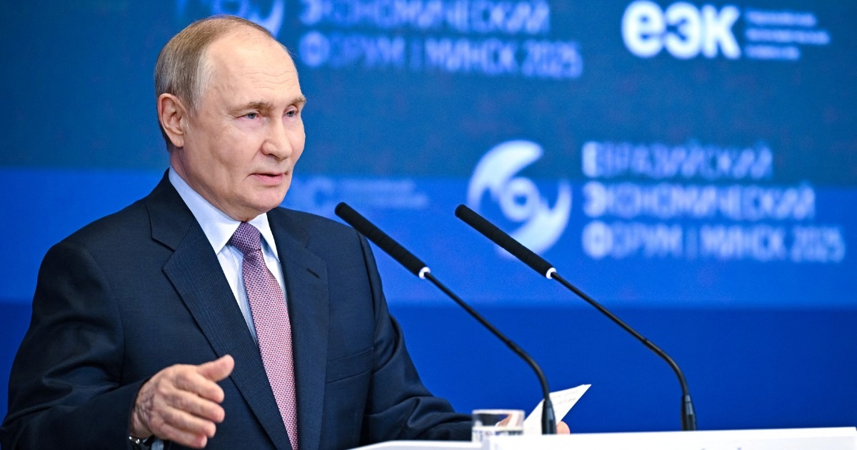 Thông điệp sắc bén từ bài phát biểu của ông Putin tại Diễn đàn Kinh tế Á-Âu Thông điệp sắc bén từ bài phát biểu của ông Putin tại Diễn đàn Kinh tế Á-Âu