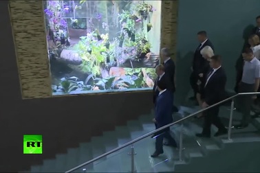 Ông Putin thăm bảo tàng hải dương học lớn nhất châu Âu