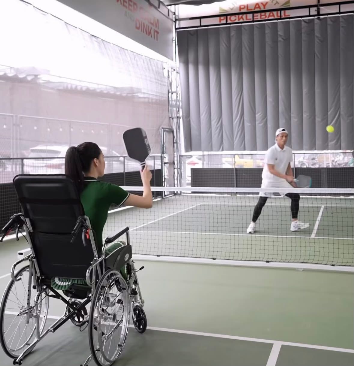 Bị nói làm màu ngồi xe lăn chơi pickleball, vợ Mạc Hồng Quân lên tiếng - 2