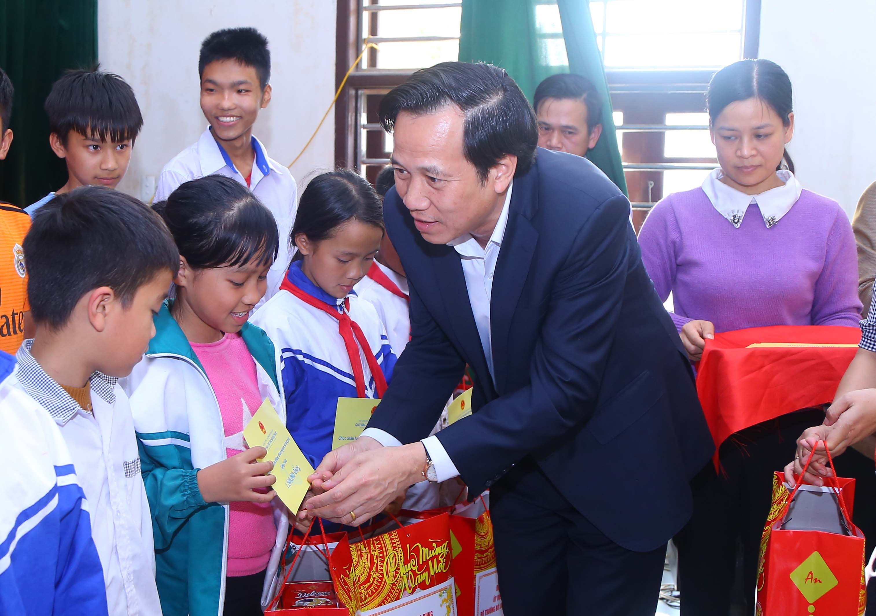 Bộ trưởng Đào Ngọc Dung: “Cải cách chính sách tiền lương cần hợp lòng dân” - 7 Bộ trưởng Đào Ngọc Dung: “Cải cách chính sách tiền lương cần hợp lòng dân” - 7