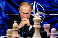 Từ chiến lược gây sốc đến “tằm ăn dâu”, Nga đấu trí cùng Ukraine và NATO