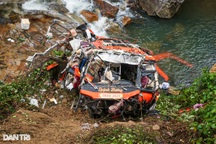 Thủ tướng chỉ đạo khắc phục hậu quả vụ xe khách lao xuống vực ở Đà Nẵng