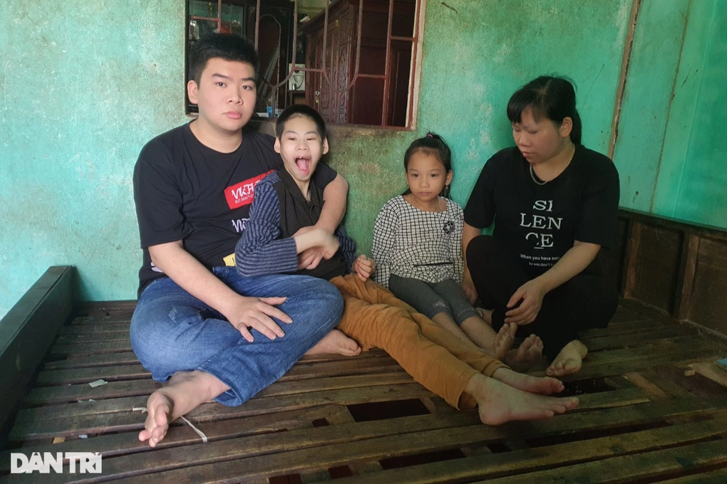 Bạn đọc Dân trí giúp đỡ người mẹ góa nuôi 3 con thơ hơn 230 triệu đồng - 2 Bạn đọc Dân trí giúp đỡ người mẹ góa nuôi 3 con thơ hơn 230 triệu đồng - 2