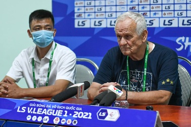 HLV Petrovic: "Cầu thủ HA Gia Lai nhắm mắt cũng chơi được với nhau"