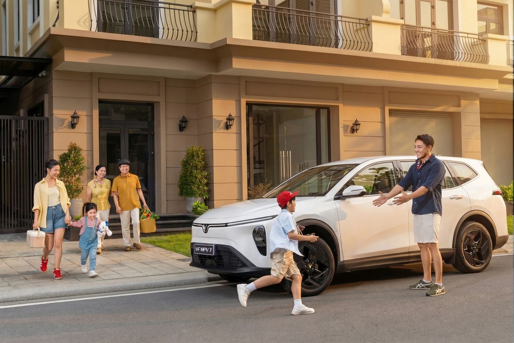 Giá lăn bánh từ 650 triệu đồng, VinFast VF MPV 7 là mẫu xe dành cho gia đình Việt - 2