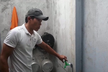 Bình Định: Dân bức xúc “tố” nhà máy nước sạch cấp nước phèn?