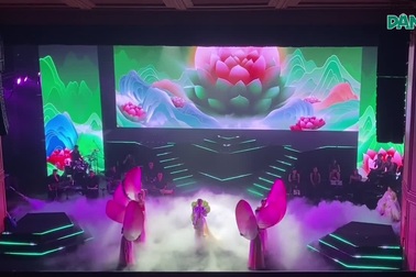 Hoàng Hồng Ngọc cùng các nghệ sĩ thăng hoa trong “Bông hoa ánh thép”
