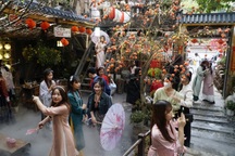 Hà Nội: Quán nước vắng khách bỗng đông nườm nượp nhờ chiêu độc của chủ quán