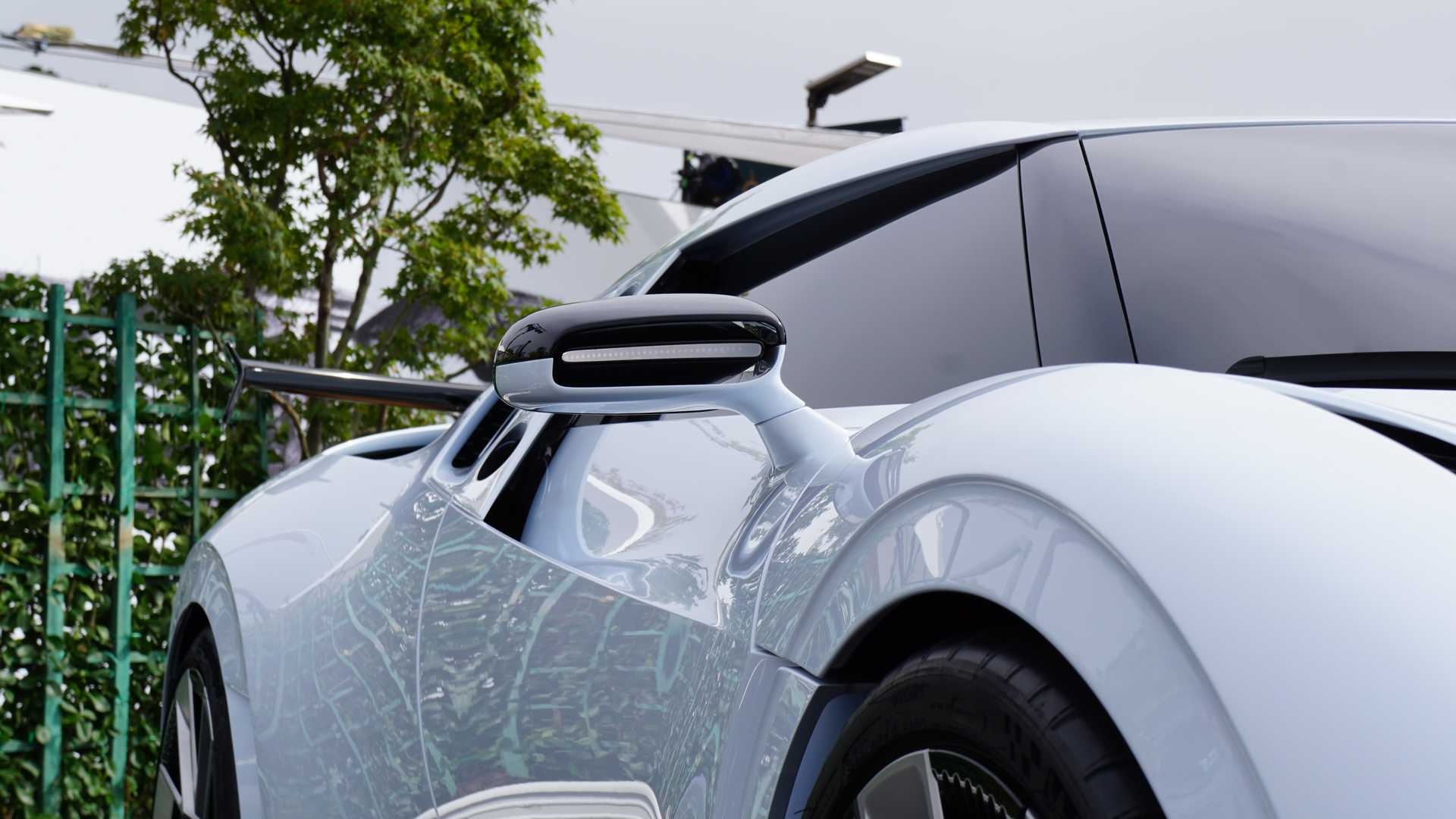 CR7 vung tiền mua siêu xe đắt nhất thế giới Bugatti Centodieci - 11