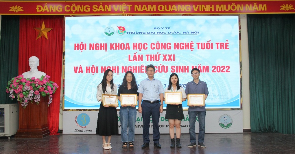 Lộ diện 8 công trình nghiên cứu xuất sắc nhất của sinh viên ĐH Dược Hà Nội - 2 Lộ diện 8 công trình nghiên cứu xuất sắc nhất của sinh viên ĐH Dược Hà Nội - 2