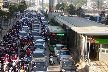 Hà Nội: Đề nghị cấm xe Uber, Grab hoạt động trên 11 tuyến phố