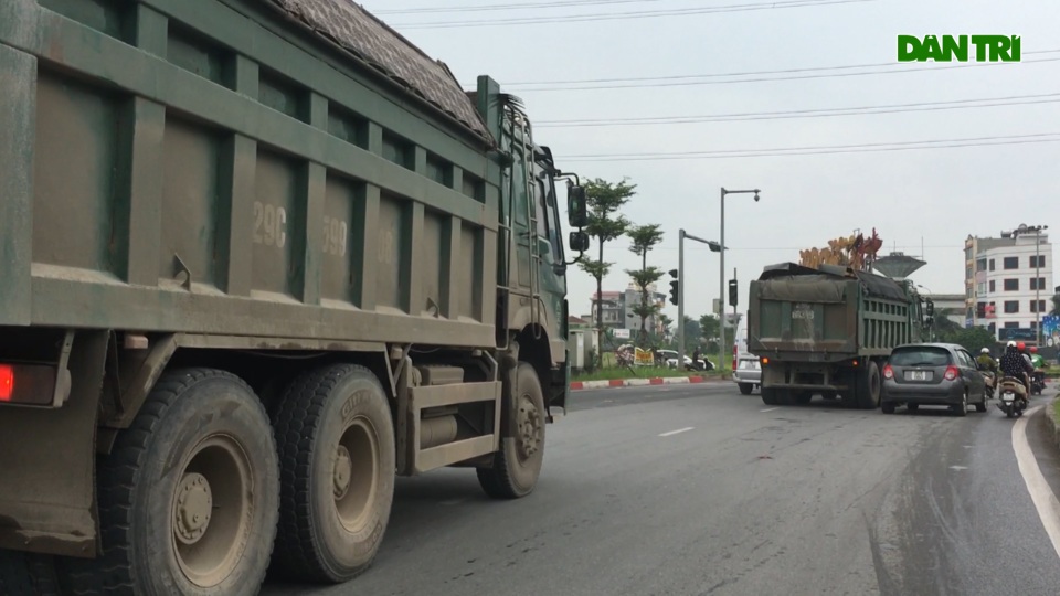 Hà Nội: Rùng mình cảnh hung thần xa lộ nối đuôi nhau vượt đèn đỏ - 6 Hà Nội: Rùng mình cảnh hung thần xa lộ nối đuôi nhau vượt đèn đỏ - 6