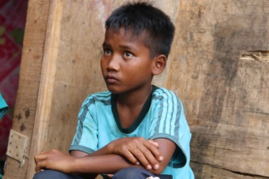 Cách chức hiệu trưởng "giam" học bạ của học trò nghèo vì nợ 550.000 đồng