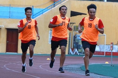 Trọng tài giải hạng Nhất đột quỵ, nhập viện cấp cứu