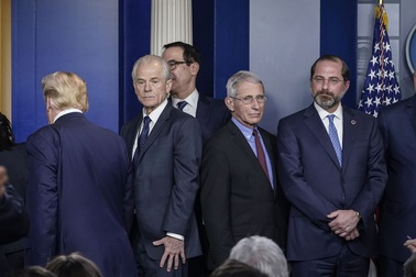 Cuộc tranh luận "nóng bỏng" trong Nhà Trắng về thuốc điều trị Covid-19