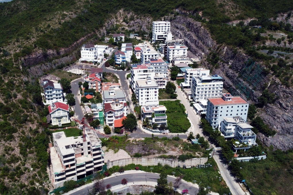 Sẽ tháo dỡ 12 biệt thự xây vượt tầng ở núi Chụt, Nha Trang - 1 Sẽ tháo dỡ 12 biệt thự xây vượt tầng ở núi Chụt, Nha Trang - 1