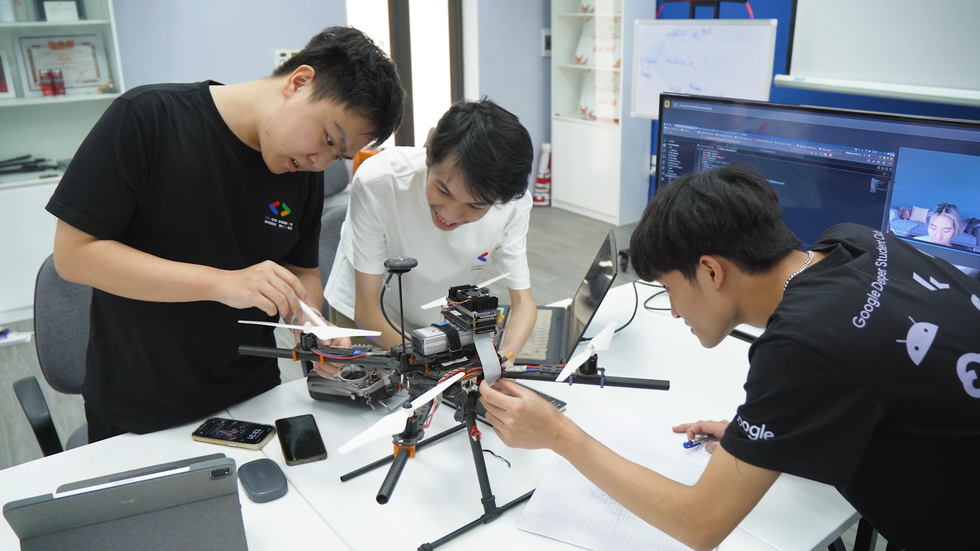 Từ sự kiện đêm kinh hoàng Rào Trăng 3, đến giải Nhì sáng tạo trẻ - 3 Từ sự kiện đêm kinh hoàng Rào Trăng 3, đến giải Nhì sáng tạo trẻ - 3