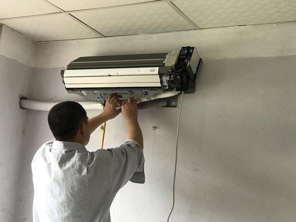 Hóa đơn tiền điện cao kỷ lục: Thợ sửa điều hòa chỉ sai lầm nhiều người mắc - 3 Hóa đơn tiền điện cao kỷ lục: Thợ sửa điều hòa chỉ sai lầm nhiều người mắc - 3