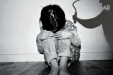 Truy tố người mẹ đồng ý cho "chồng hờ" hiếp dâm con gái ruột nhiều lần