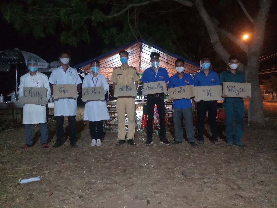 Đắk Lắk: Hàng trăm sinh viên tình nguyện xung phong chống dịch Covid-19 - 4 Đắk Lắk: Hàng trăm sinh viên tình nguyện xung phong chống dịch Covid-19 - 4