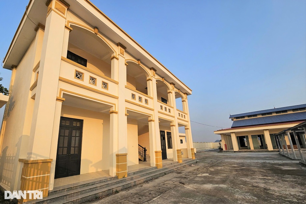 Rót thêm tiền cứu vãn chợ tiền tỷ 8 năm chưa họp một lần - 2 Rót thêm tiền cứu vãn chợ tiền tỷ 8 năm chưa họp một lần - 2