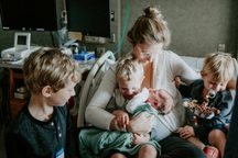 Mẹ đơn thân phải ra tòa vì để 6 người con nghỉ học nhiều