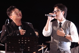 JayKii đưa cả gia đình đến ủng hộ ca sĩ trẻ, nhớ lại những ngày đầu đi hát