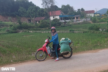 Nghề "đổi hai lấy một", chạy hàng trăm km kiếm vài trăm ngàn mỗi ngày