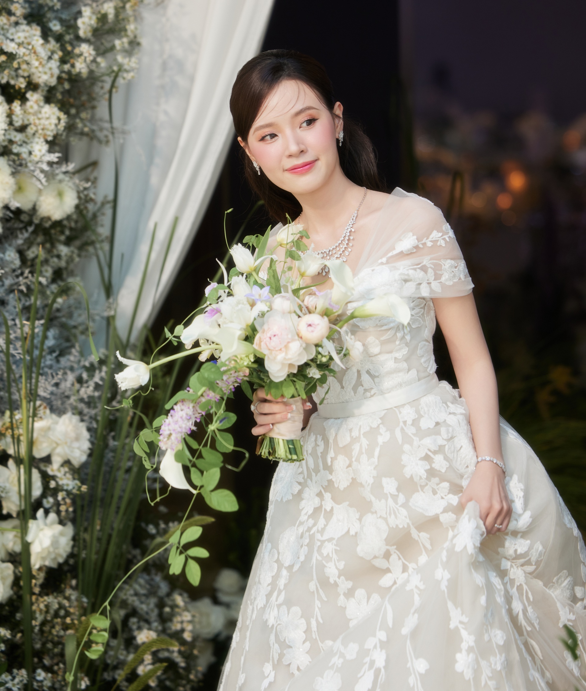 Đám cưới Midu và chồng thiếu gia: Dàn sao lộng lẫy, không gian xa hoa - 1 Đám cưới Midu và chồng thiếu gia: Dàn sao lộng lẫy, không gian xa hoa - 1