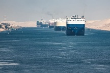 Tàu hàng Hong Kong mắc cạn ở kênh Suez