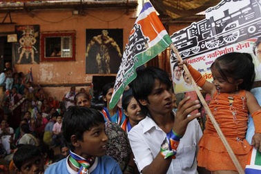 Người phụ nữ nhỏ nhất thế giới tham gia vận động tranh cử