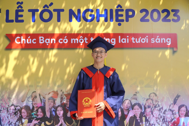 Thủ khoa và cú "lội ngược dòng" sau 5 năm bỏ dở vì không biết học để làm gì