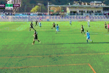 Gạt ngã cầu thủ chủ nhà, trọng tài giúp đội khách ghi bàn