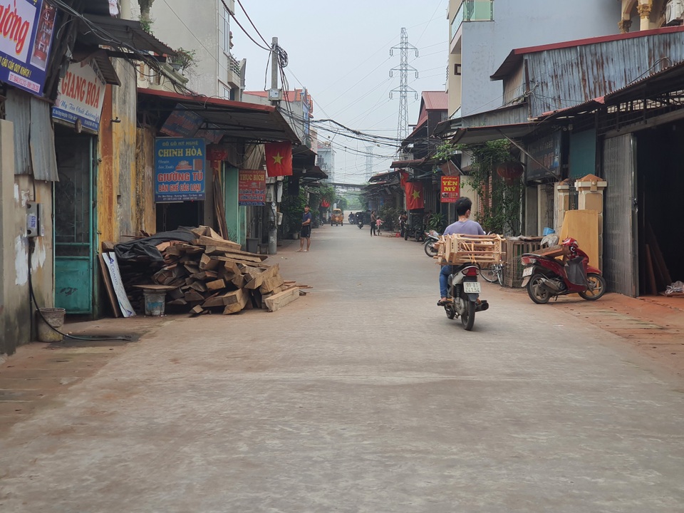 Dân Đồng Kỵ bán đất lấy tiền nhập gỗ, giá nhiều nơi chạm đáy - 1 Dân Đồng Kỵ bán đất lấy tiền nhập gỗ, giá nhiều nơi chạm đáy - 1