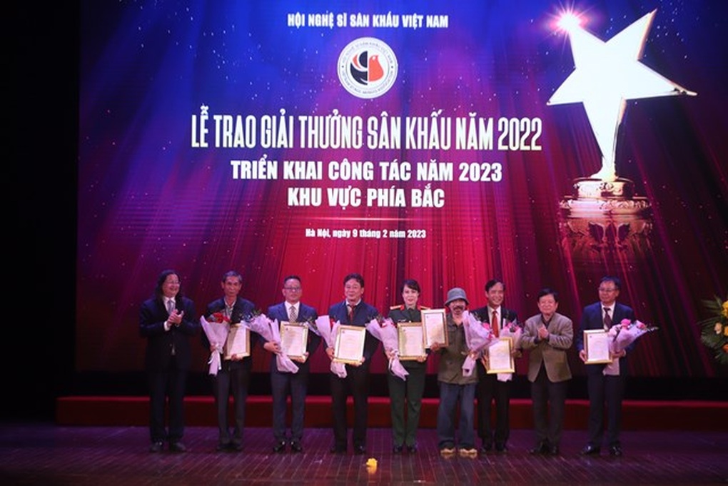 4 vở diễn xuất sắc được trao tặng giải A Giải thưởng sân khấu năm 2022 - 2 4 vở diễn xuất sắc được trao tặng giải A Giải thưởng sân khấu năm 2022 - 2