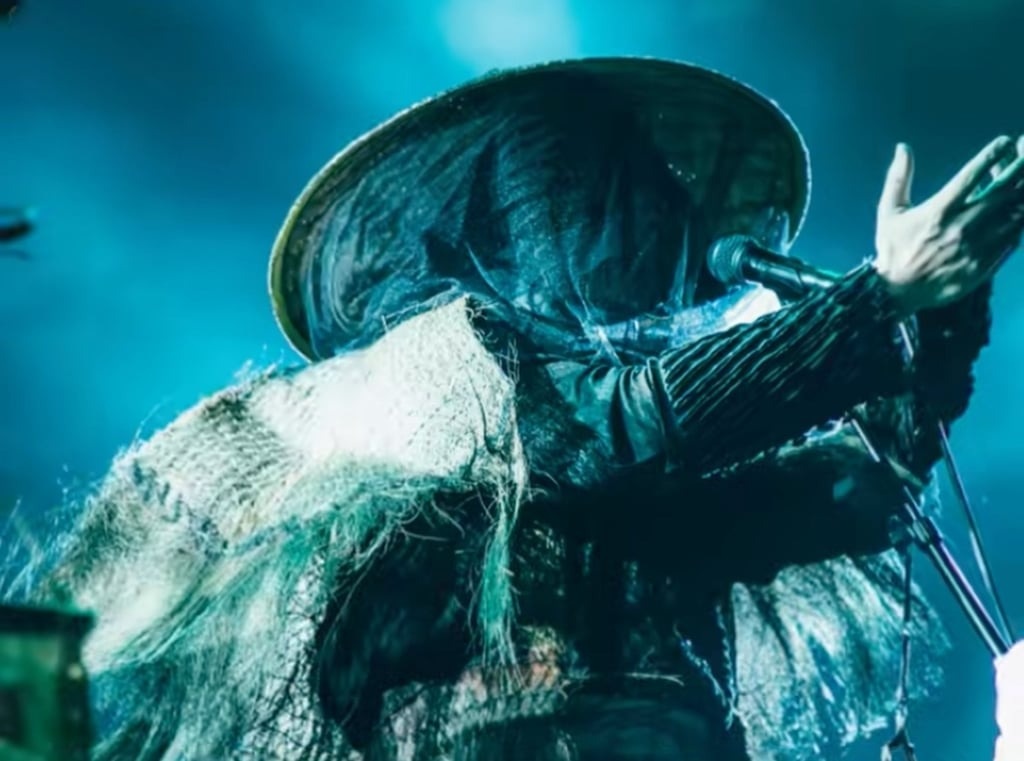 Guru muda ialah pensyarah universiti dan rocker terkenal - 2 Thầy giáo trẻ vừa làm giảng viên đại học vừa làm rocker nổi tiếng - 2