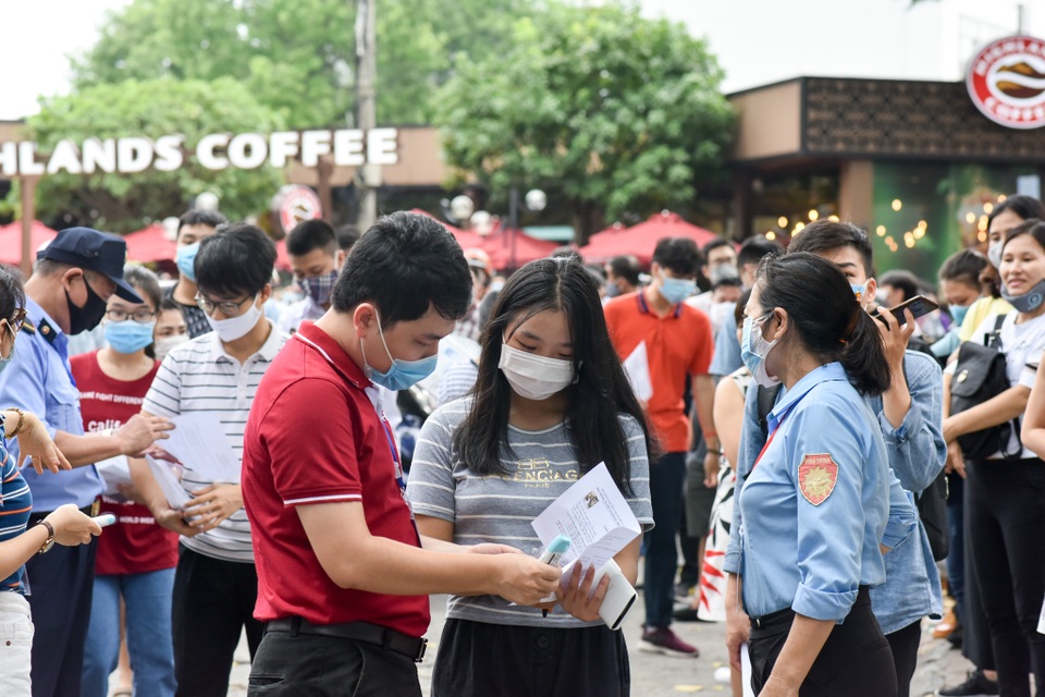 Thí sinh háo hức tham dự Bài kiểm tra tư duy vào trường ĐH Bách khoa Hà Nội - 5 Thí sinh háo hức tham dự Bài kiểm tra tư duy vào trường ĐH Bách khoa Hà Nội - 5