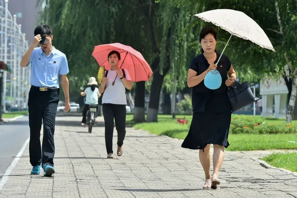 Triều Tiên khuyến cáo người dân ứng phó với nắng nóng - 1