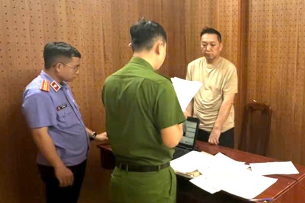 Người nước ngoài lẻn vào nhà hàng, trộm cắp gần 200 triệu đồng - 1