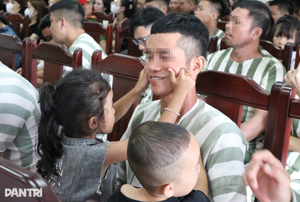 Nam phạm nhân thấy may vì... đi tù sớm - 1 Nam phạm nhân thấy may vì... đi tù sớm - 1