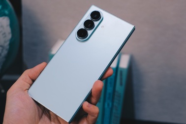 Hai màu xanh navy và xanh mint trên Galaxy Z Fold7 thu hút người dùng