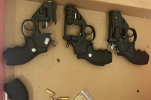 Phát hiện nhiều súng đạn và ma túy trong nhà nghỉ