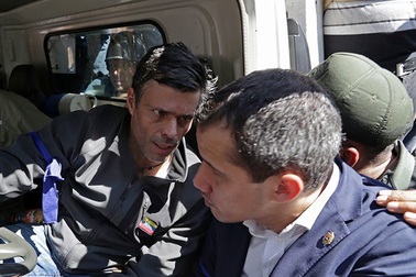 Phe đối lập Venezuela xin tị nạn hàng loạt sau cuộc đảo chính bất thành