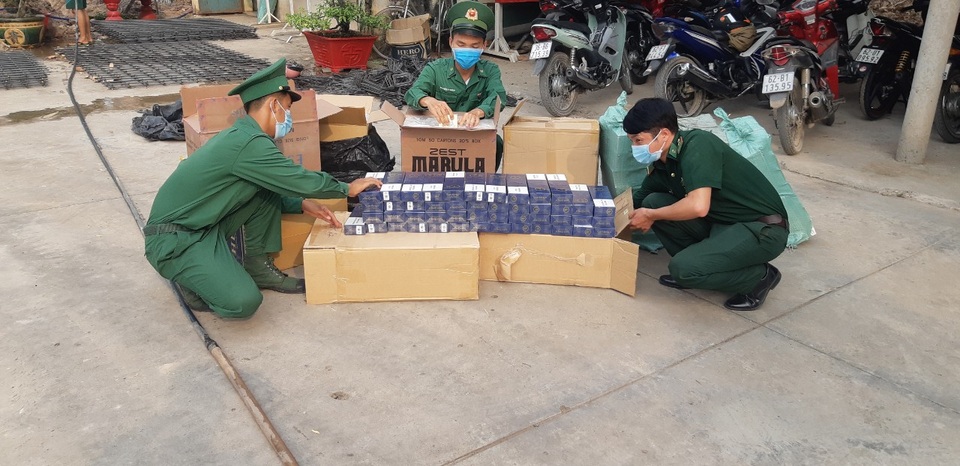 Triệt phá một hang ổ thuốc lá ngoại nhập lậu - 2 Triệt phá một hang ổ thuốc lá ngoại nhập lậu - 2